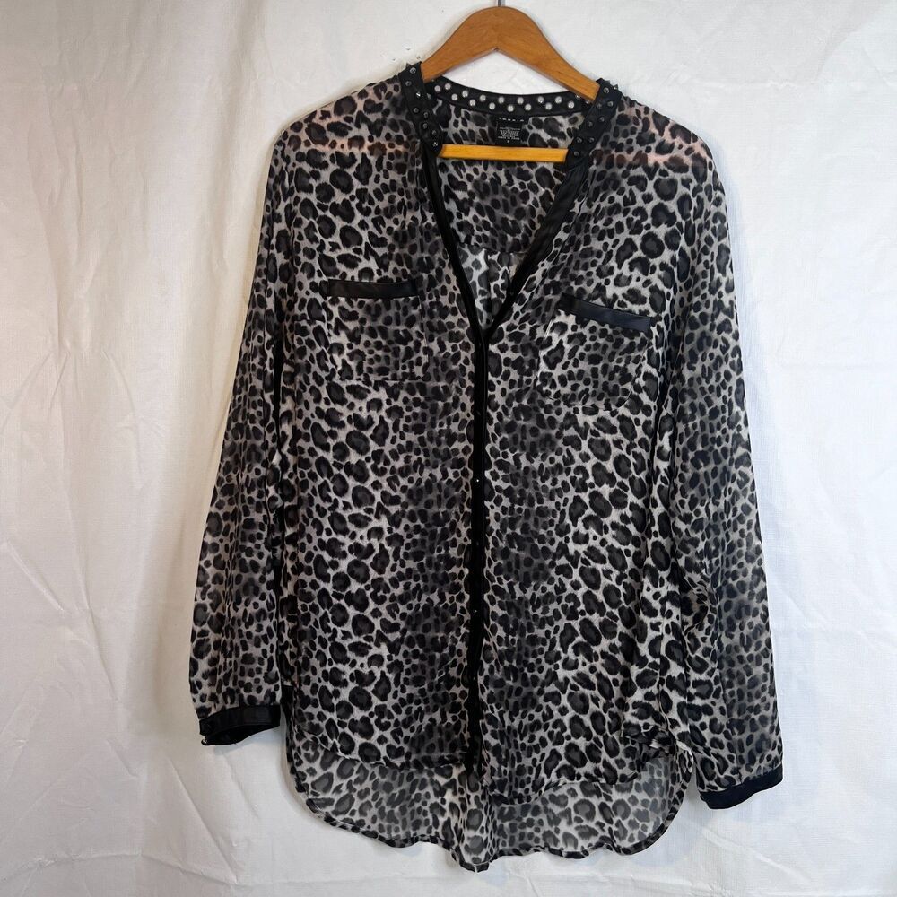 Torrid Studded Neckline Animal Print‎ Blouse Faux Leather Trim Size 0/Large Edgy - Picture 8 of 12